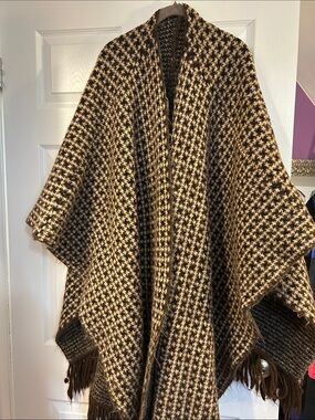 Zara Brown and Cream Houndstooth Knit Poncho one size